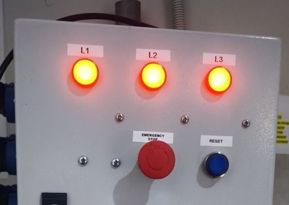 Αυτόματος πίνακας φόρτισης ηλεκτρικού αυτοκινήτου