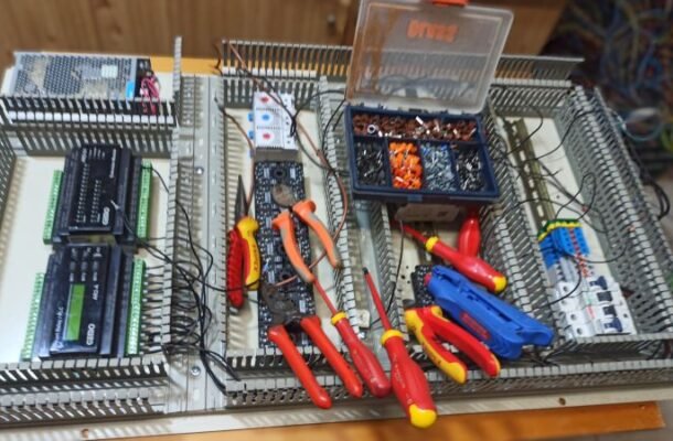 Κατασκευή πίνακα αυτοματισμού με PLC TASY