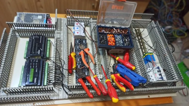 Πίνακας αυτοματισμού με PLC από την TASY